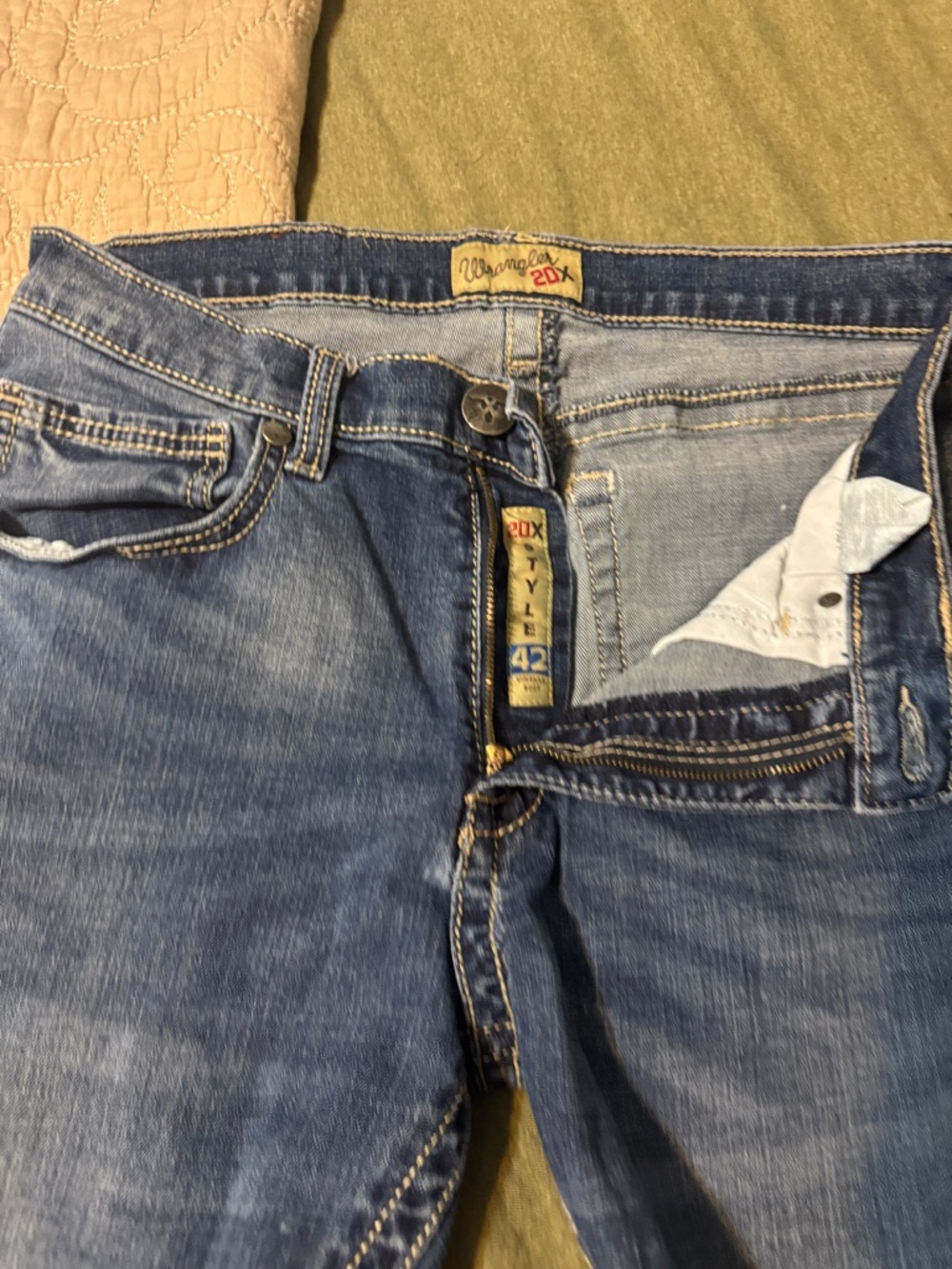 Wrangler Light Blue Denim Jeans with Contrast Stitching 32x 32